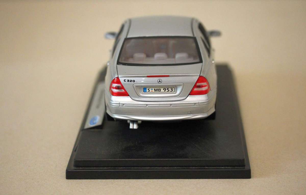 WELLY 1/18 Mercedes-Benz W203 C320 sedan