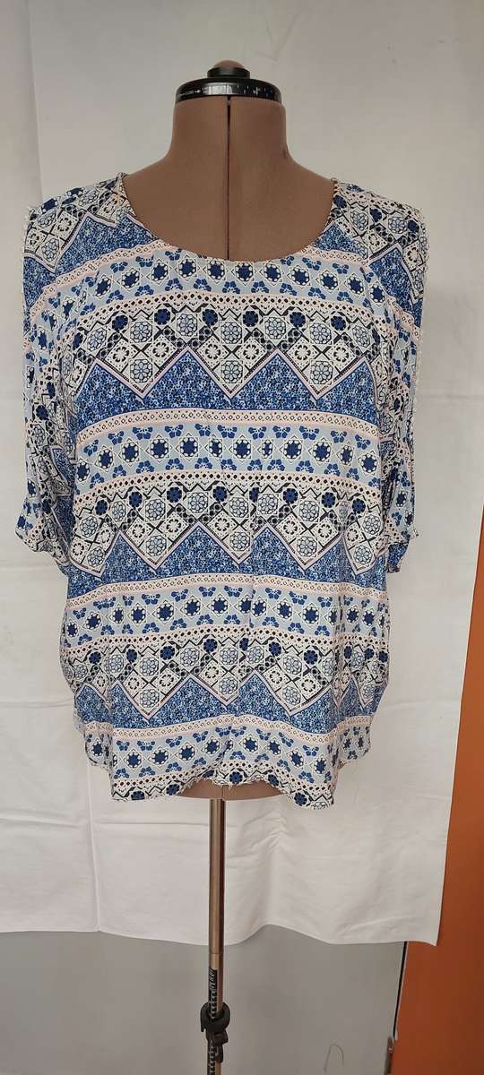 Ladies MILADYS Printed blouse Size 16/40
