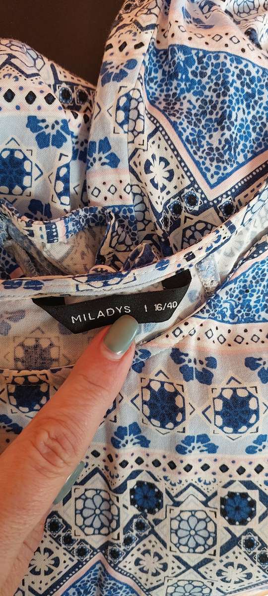 Ladies MILADYS Printed blouse Size 16/40