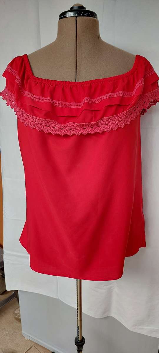 Ladies Red OAKRIDGE Off-the-shoulder blouse Size XXL / 18