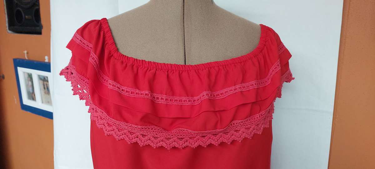Ladies Red OAKRIDGE Off-the-shoulder blouse Size XXL / 18