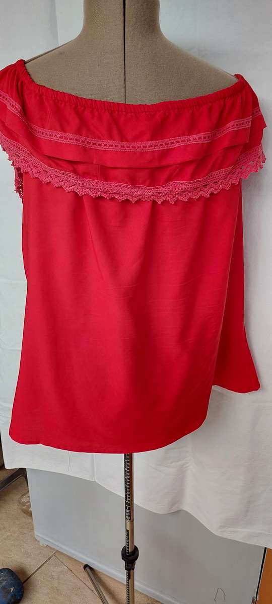Ladies Red OAKRIDGE Off-the-shoulder blouse Size XXL / 18