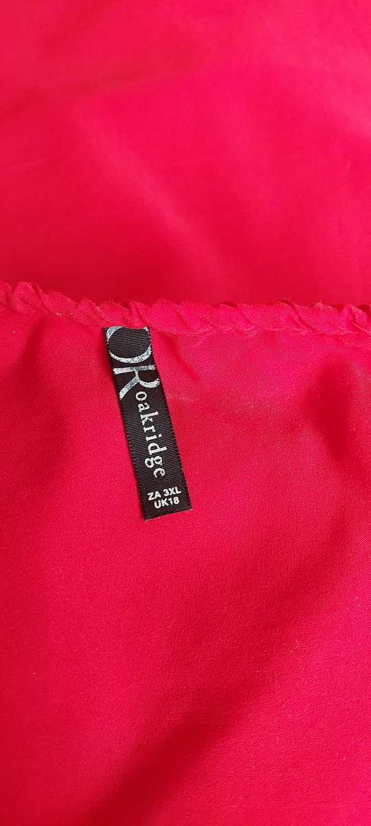 Ladies Red OAKRIDGE Off-the-shoulder blouse Size XXL / 18