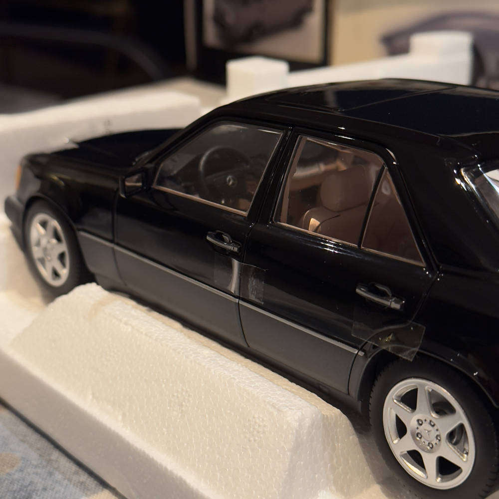 1/18 Mercedes Benz 500 E by Norev