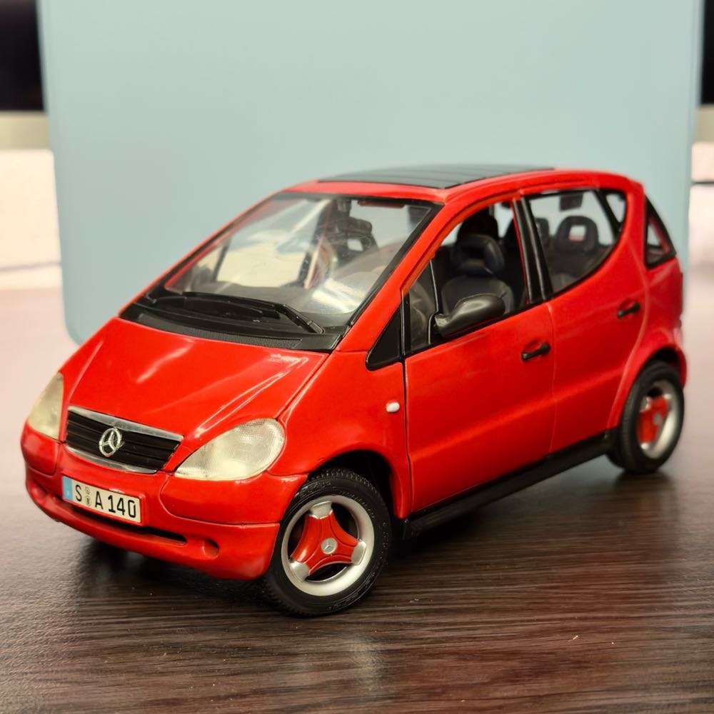 *No Reserve 1:18 Mercedes Benz A-Class Model Car