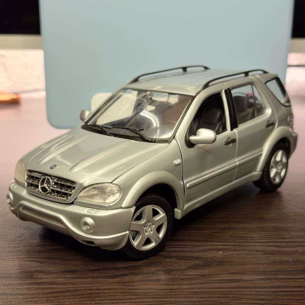*NO RESERVE  1:18 Mercedes Benz ML55 AMG Model Car