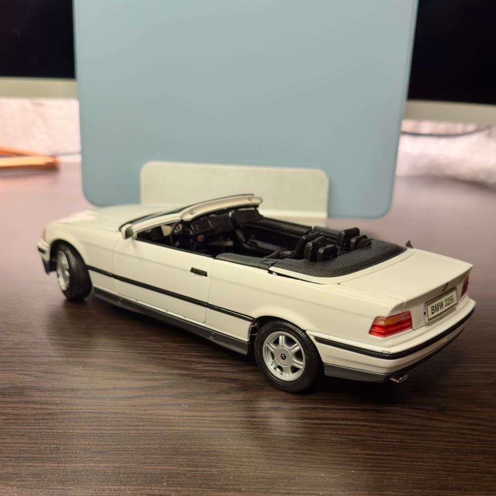 *NO RESERVE Maisto 1993 BMW 325i 1:18