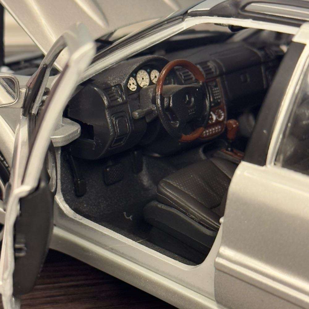 *NO RESERVE  1:18 Mercedes Benz ML55 AMG Model Car