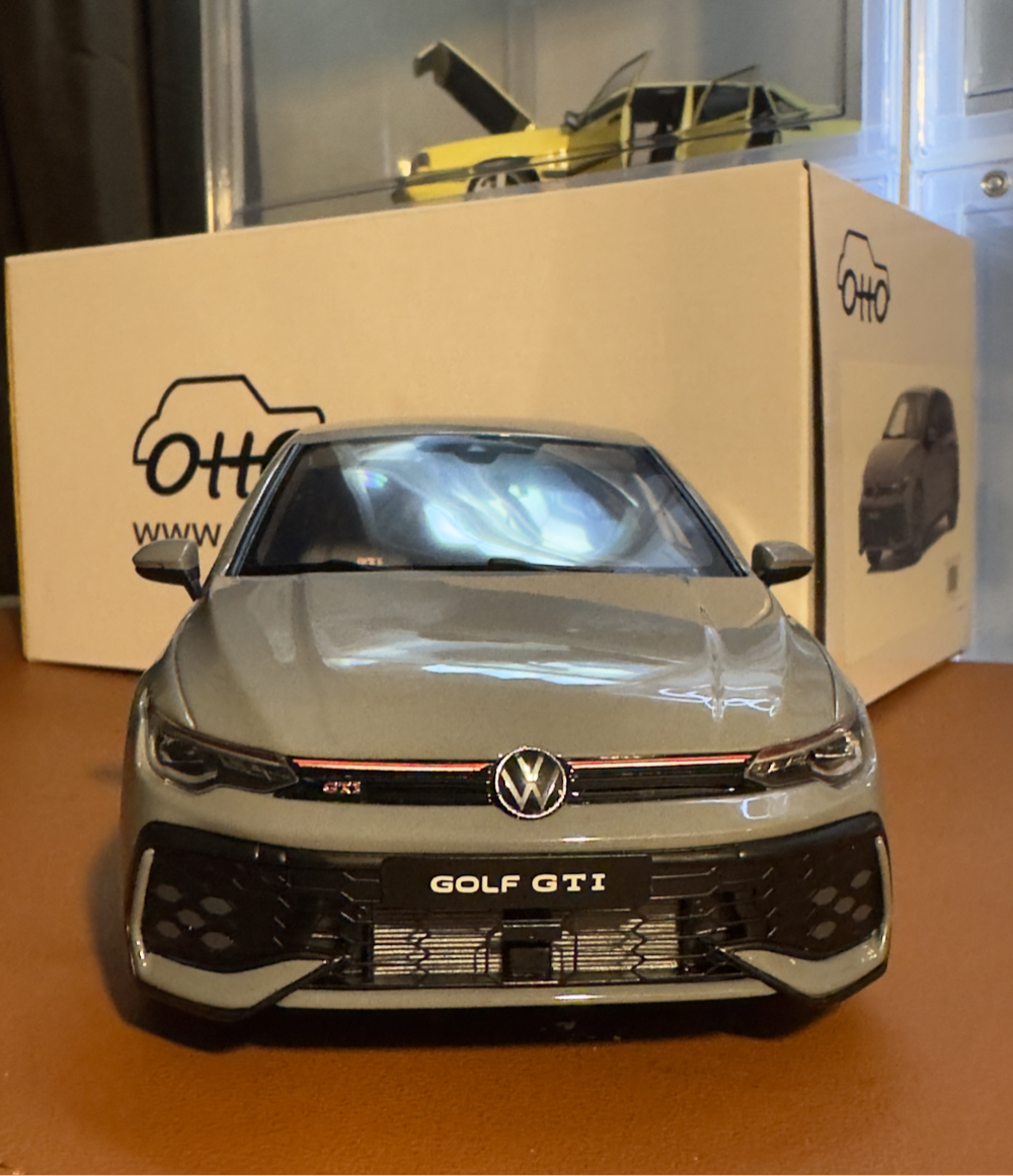 1:18 Volkswagen Golf GTI VIII Moonstone Grey 2024 by Otto-Mobile (OT1137)
