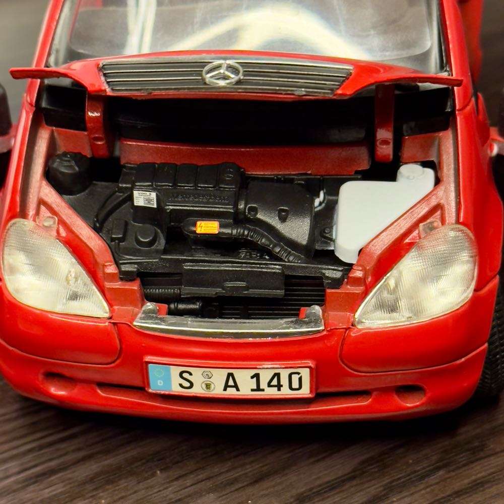 *No Reserve 1:18 Mercedes Benz A-Class Model Car