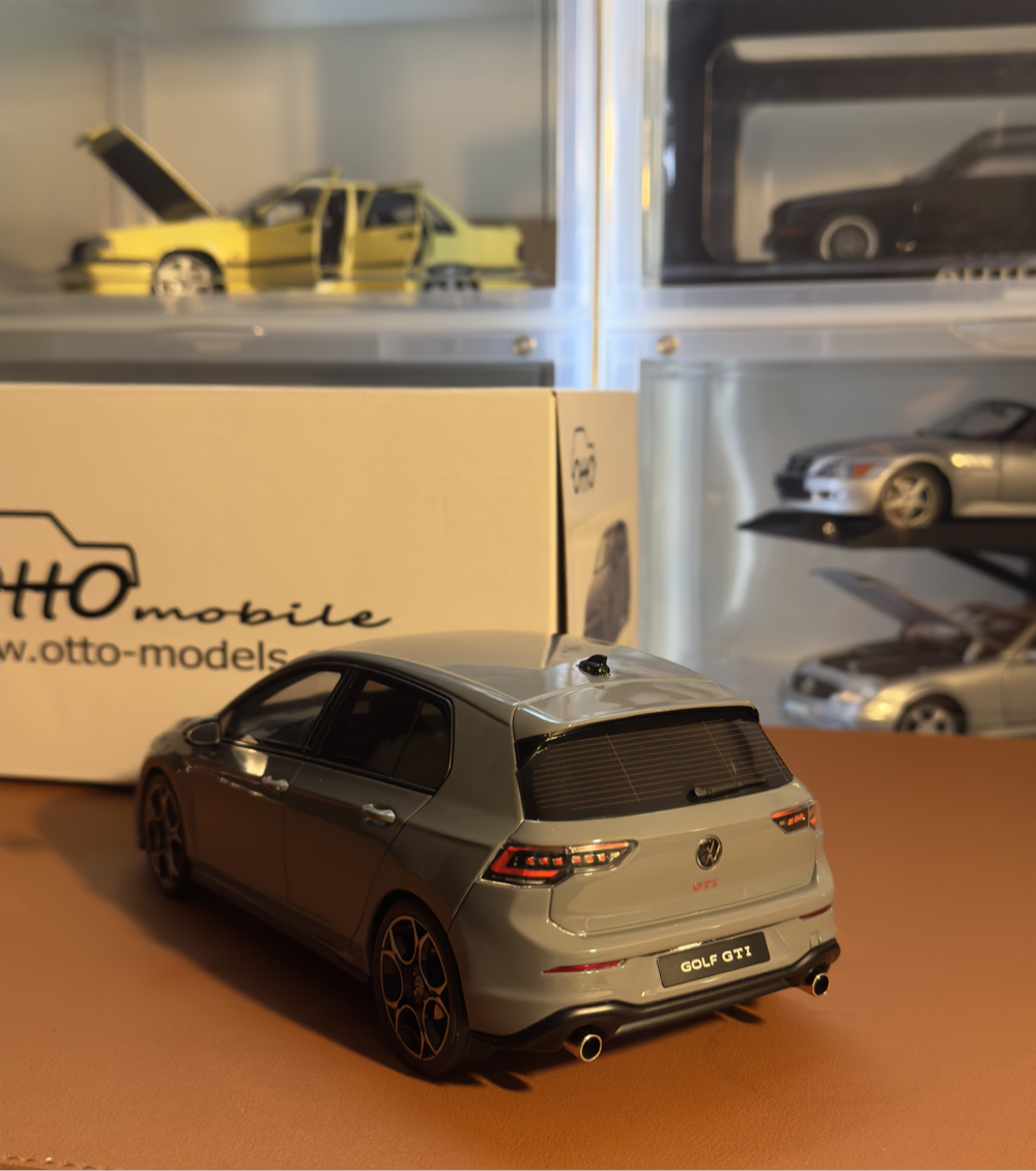 1:18 Volkswagen Golf GTI VIII Moonstone Grey 2024 by Otto-Mobile (OT1137)