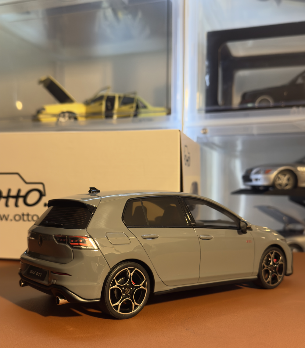 1:18 Volkswagen Golf GTI VIII Moonstone Grey 2024 by Otto-Mobile (OT1137)