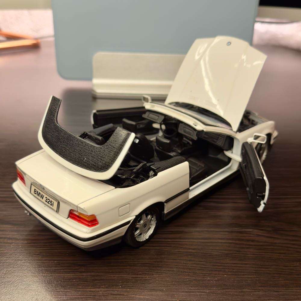 *NO RESERVE Maisto 1993 BMW 325i 1:18