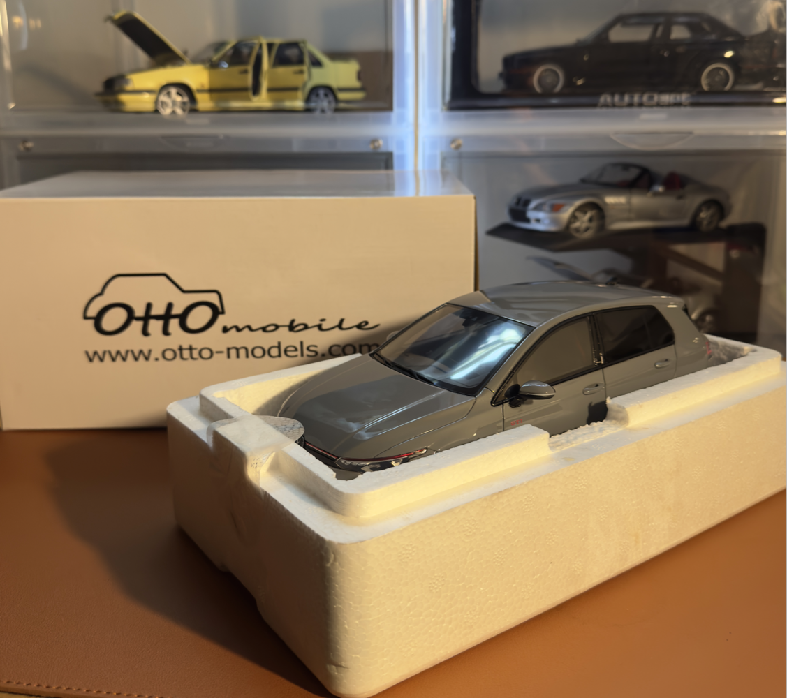 1:18 Volkswagen Golf GTI VIII Moonstone Grey 2024 by Otto-Mobile (OT1137)