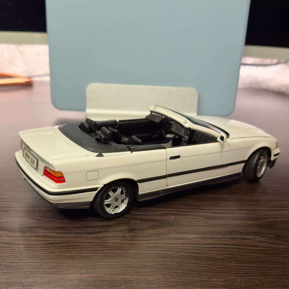 *NO RESERVE Maisto 1993 BMW 325i 1:18