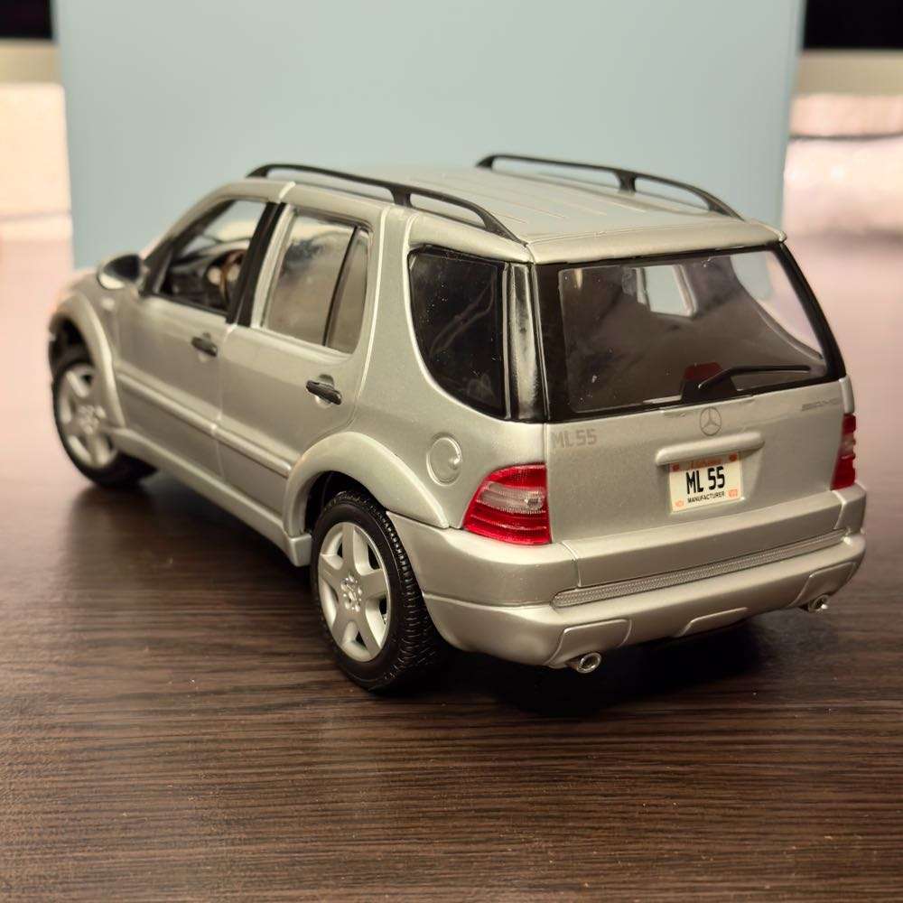 *NO RESERVE  1:18 Mercedes Benz ML55 AMG Model Car