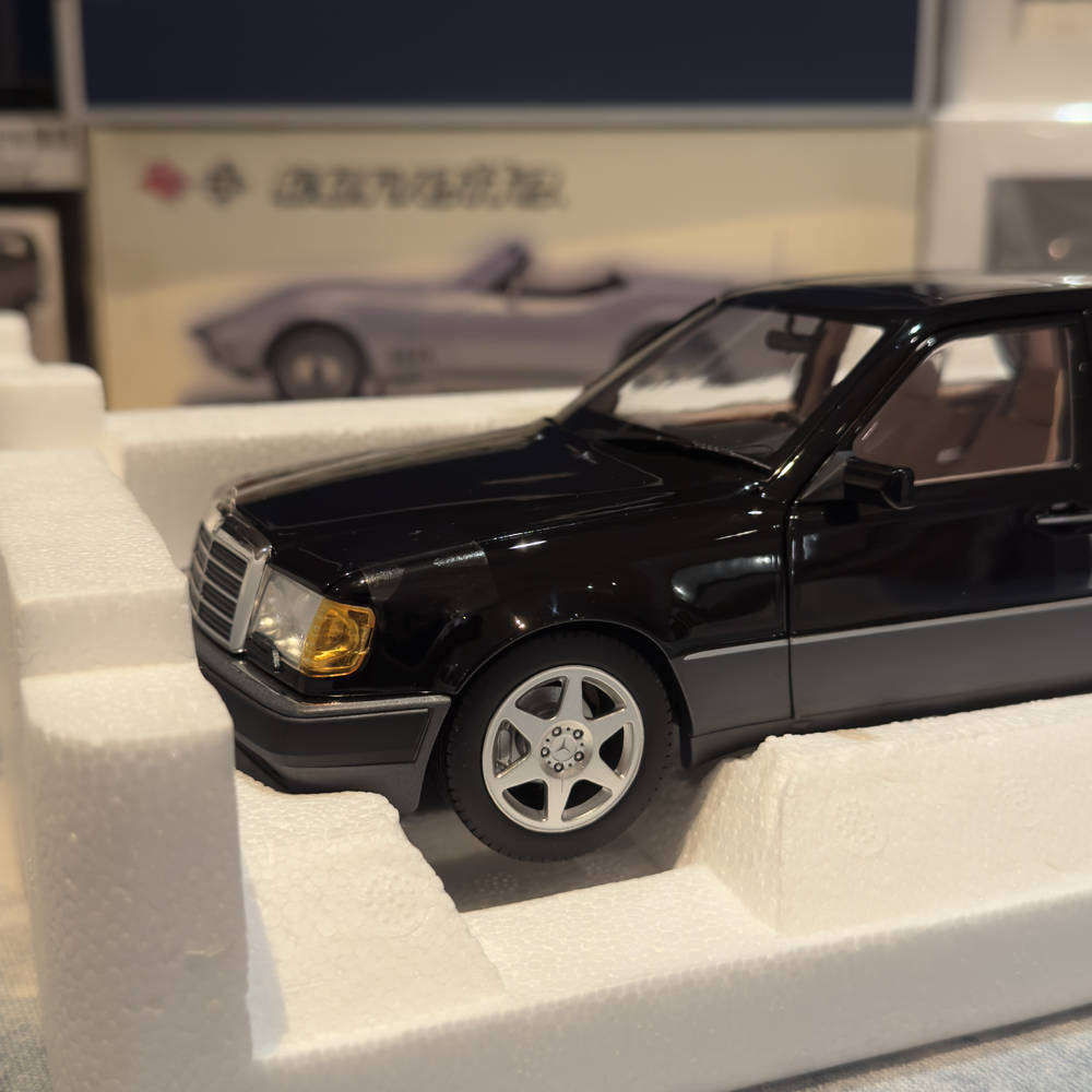 1/18 Mercedes Benz 500 E by Norev