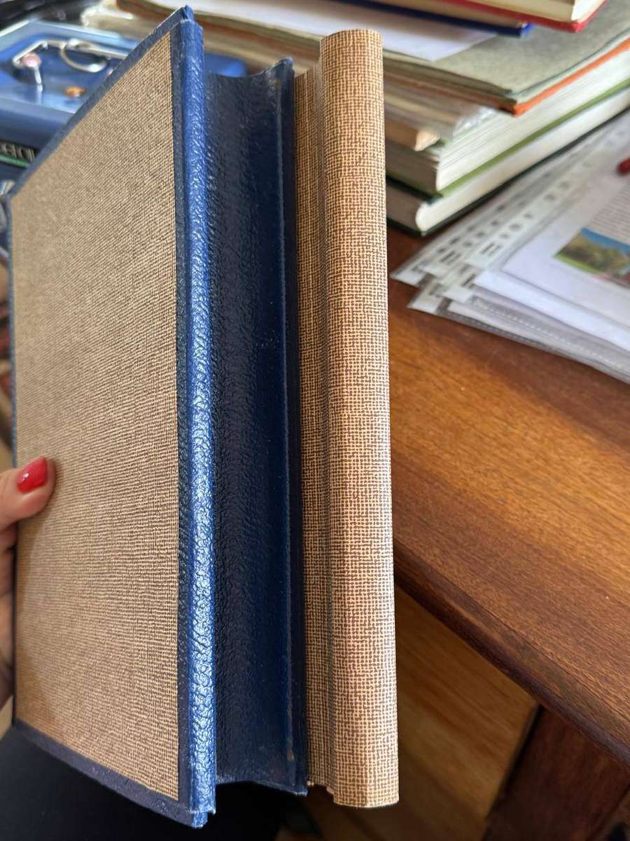 spring  Back album with 60 new pages unused ever