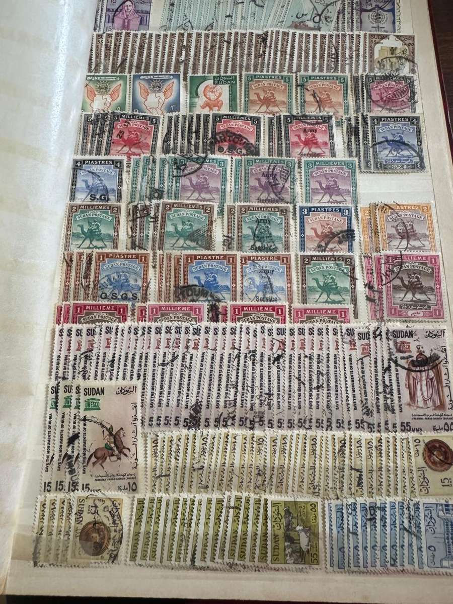 AUSTRALIAN STAMP ALBUM