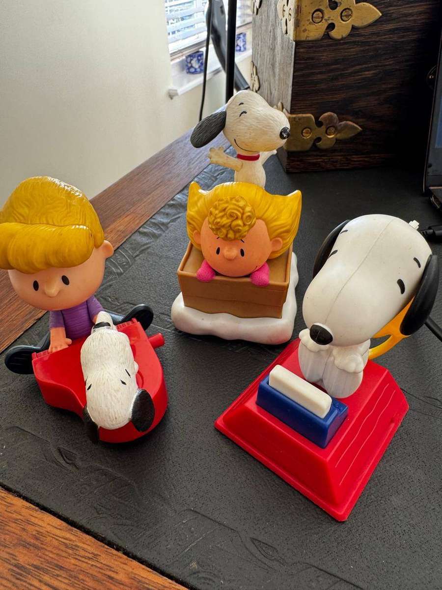 SNOOPY AND CHARLIE BROWN MCDONALDS FIGURINES X3