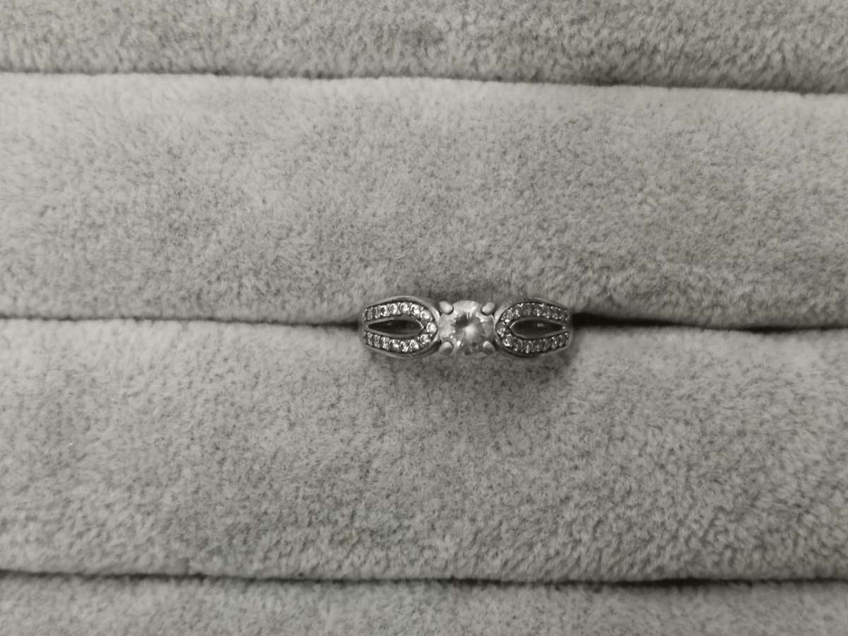 925Silver: Stunning Ring - Multiple CZ - Size N