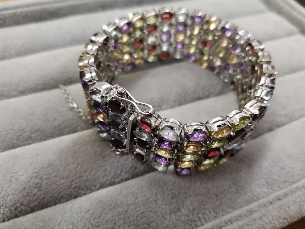 Sterling Silver: Bracelet Decorated with Multiple Semi-Precious Stones - Size 18.5cm/2.5cm