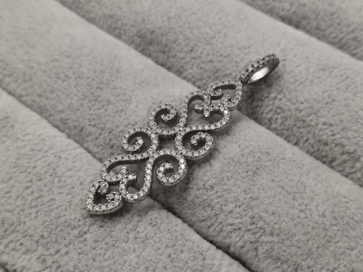 925Silver: Dazzling Pendant - Multiple CZ - Size 40x15mm