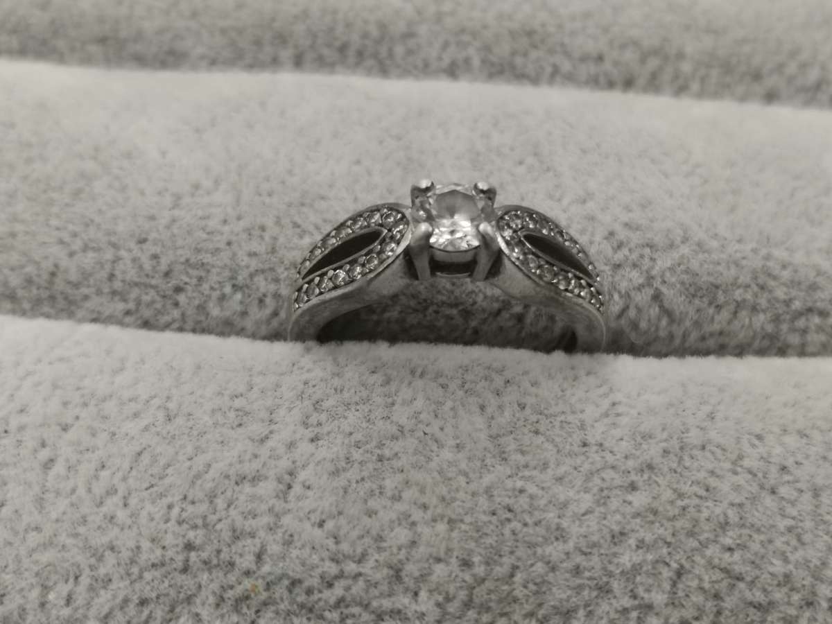 925Silver: Stunning Ring - Multiple CZ - Size N