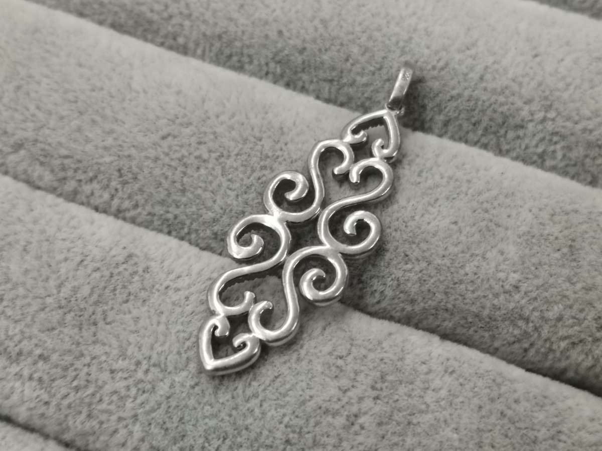 925Silver: Dazzling Pendant - Multiple CZ - Size 40x15mm