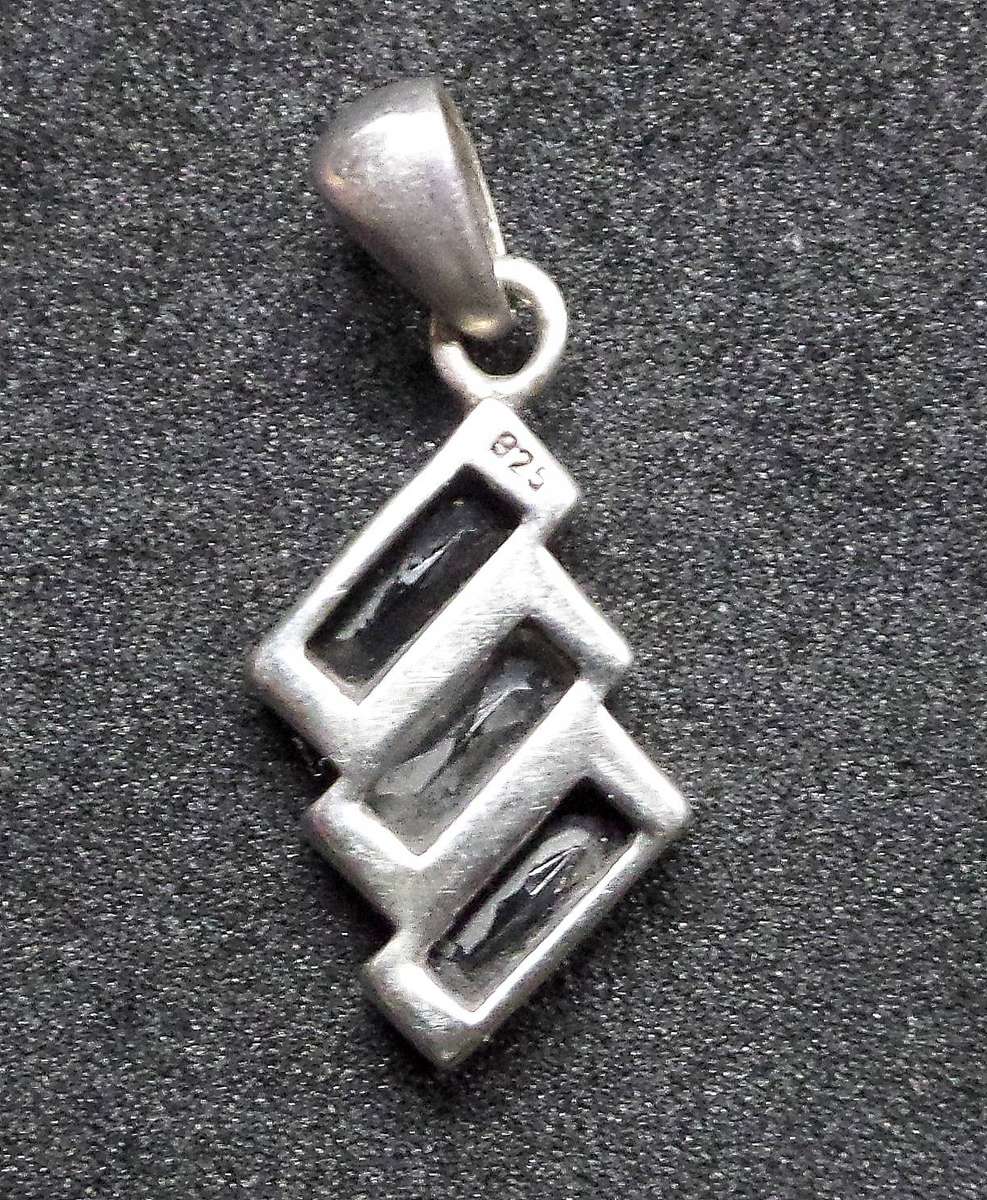 Silver pendent with 3 stones