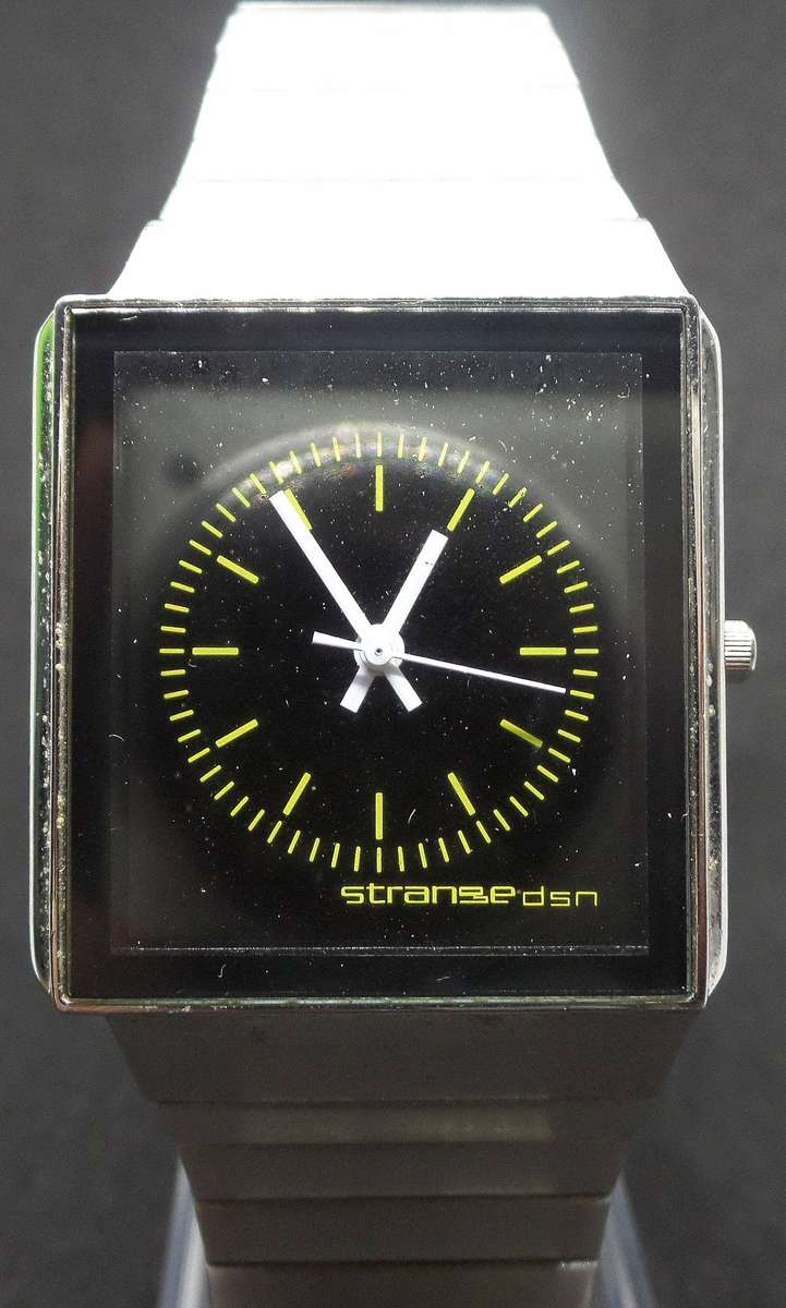 *R1 Auction* Strange DSN quartz gents watch