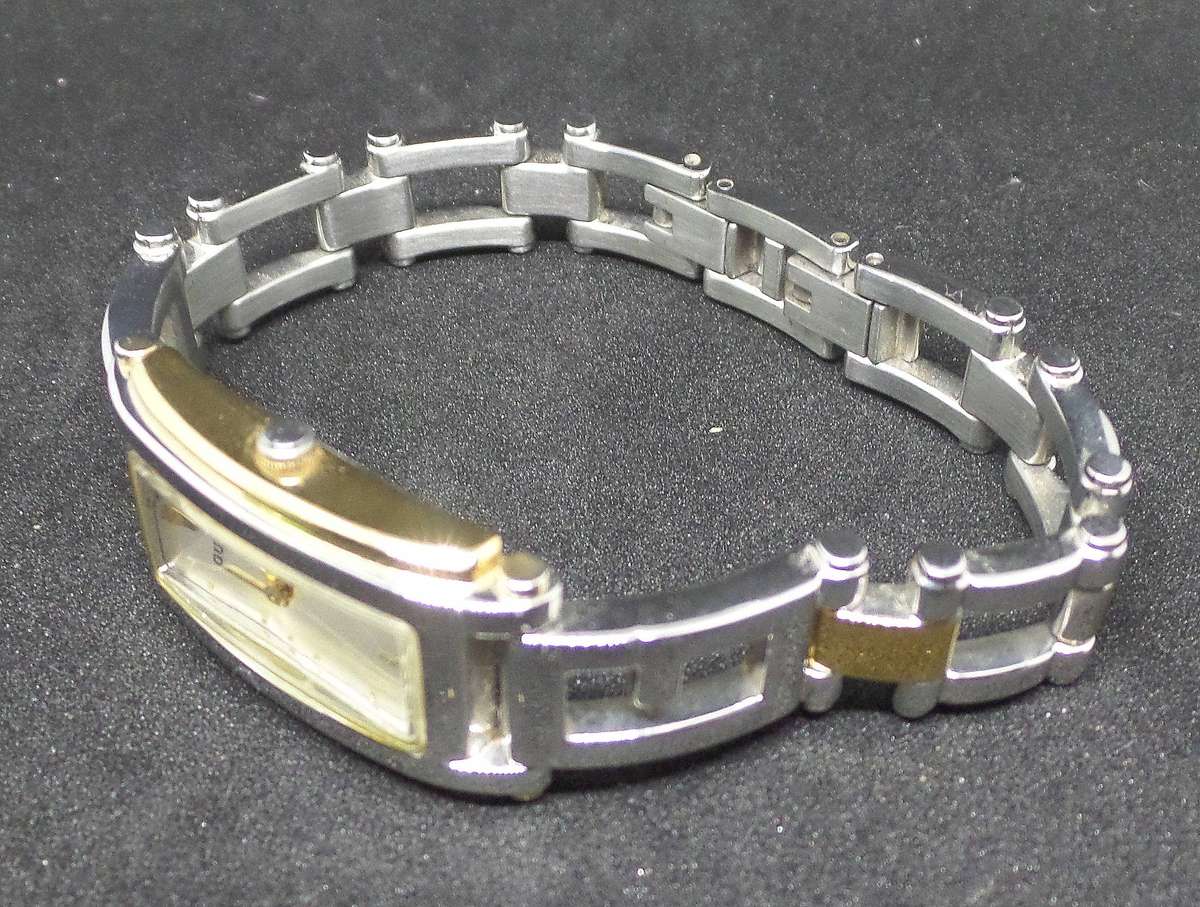 *R1 Auction* GUESS Quartz lady's watch
