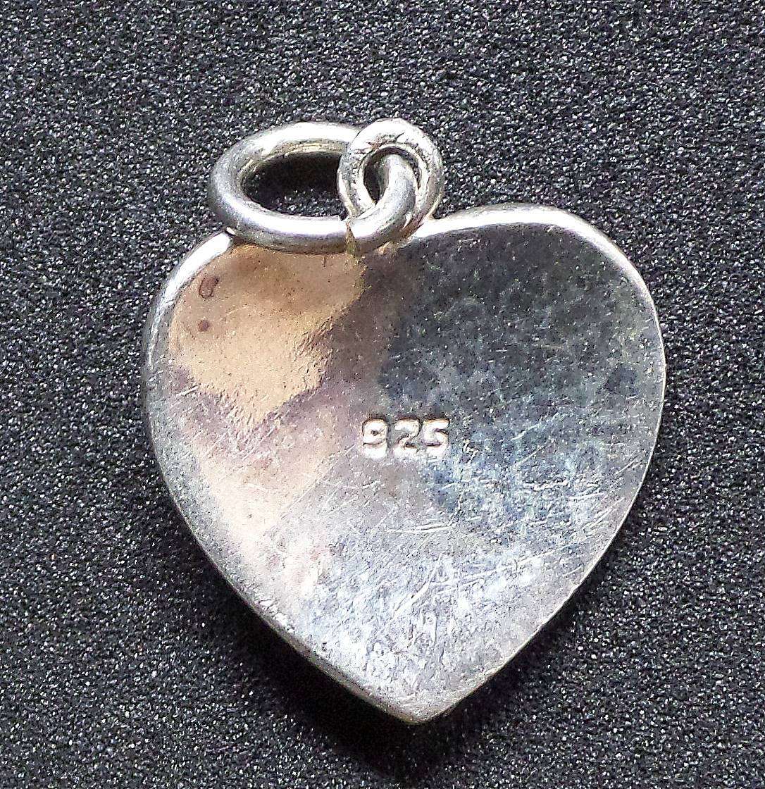*R1 Auction* Silver Celtic heart charm