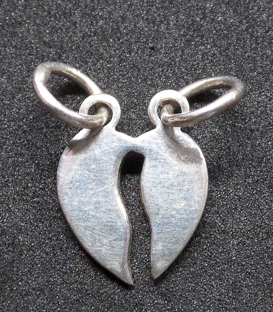 *R1 Auction* Silver heart pendant