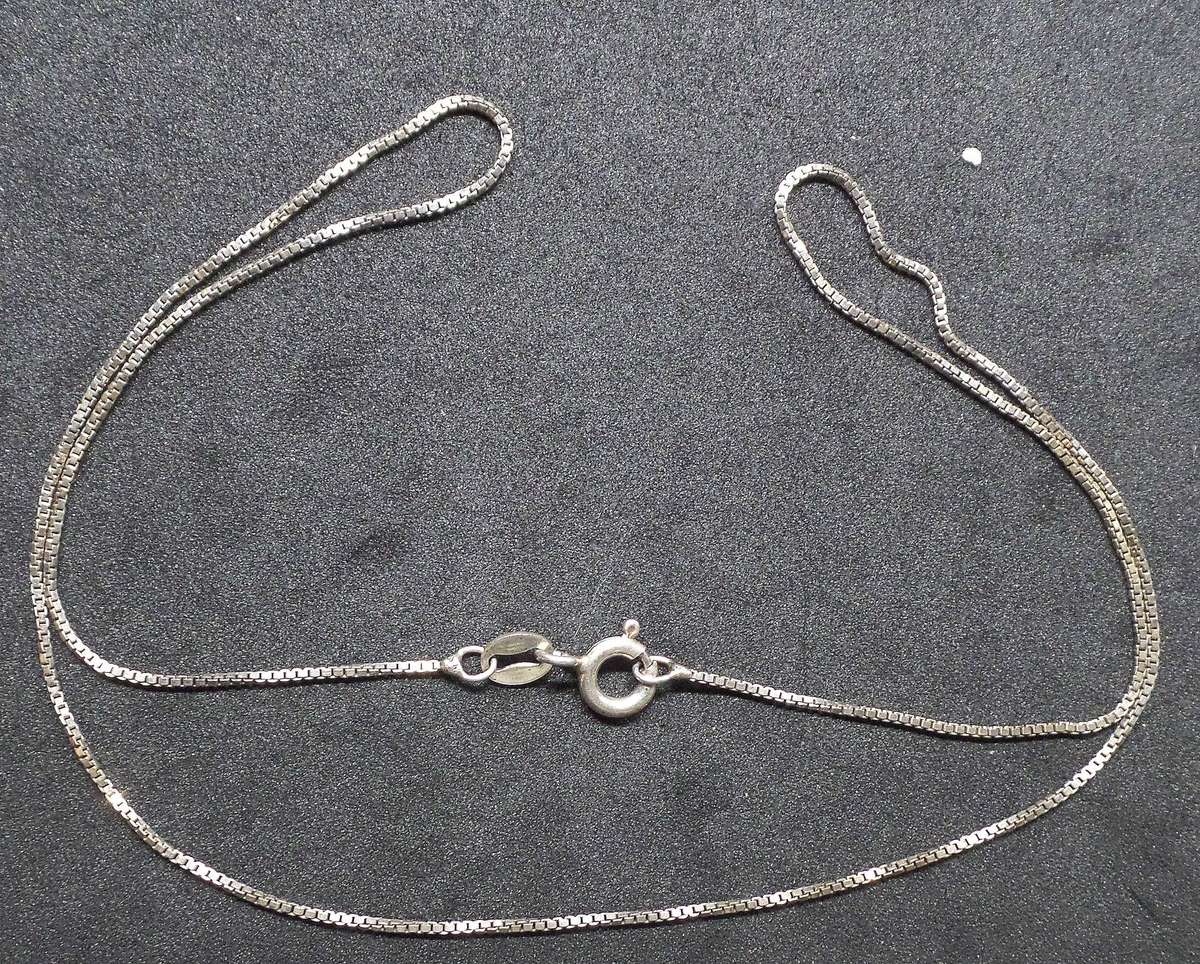 *R1 Auction* Thin Silver Box Chain - Size 41cm