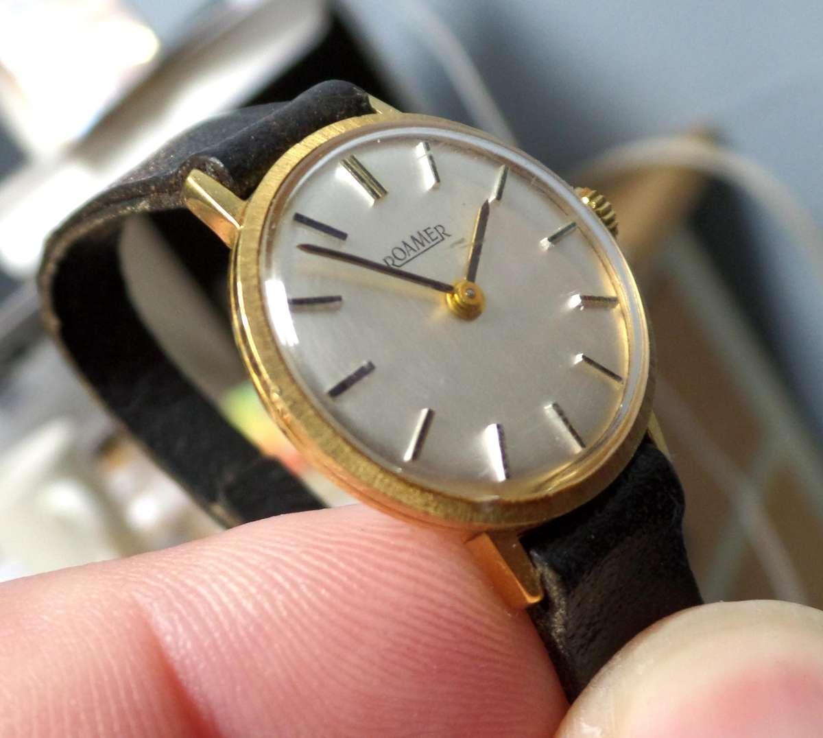 *R1 Auction* ROAMER manual wind lady's watch