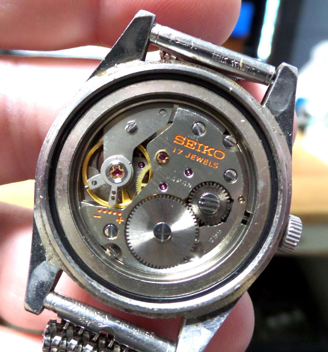 1982 Seiko 17 Jewel Mens Watch - For Restoration/Partly Working