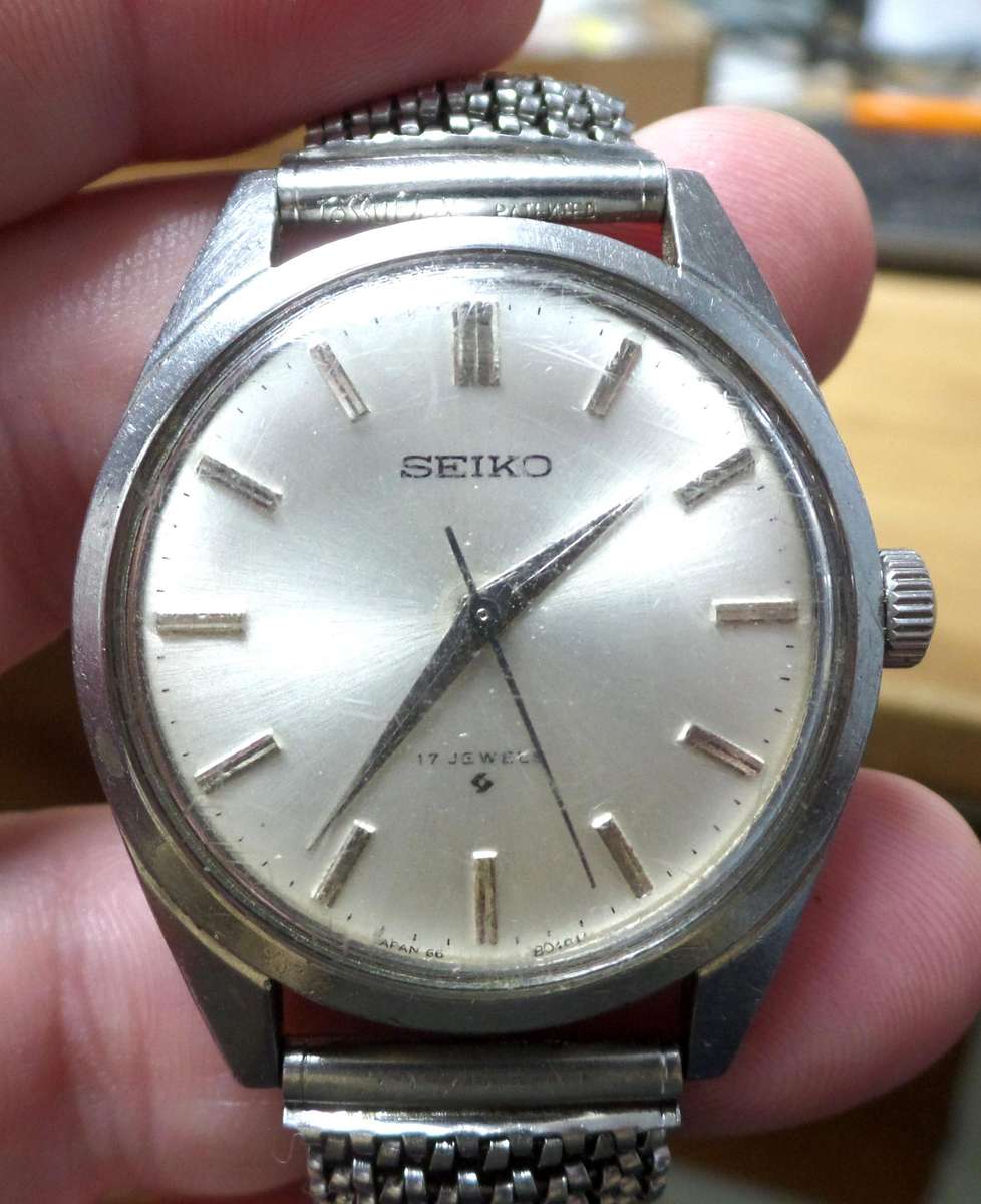 1982 Seiko 17 Jewel Mens Watch - For Restoration/Partly Working