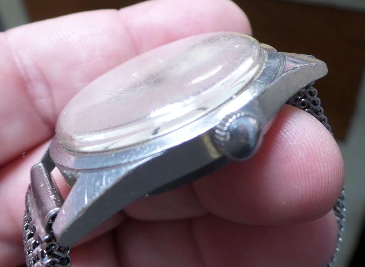 1982 Seiko 17 Jewel Mens Watch - For Restoration/Partly Working