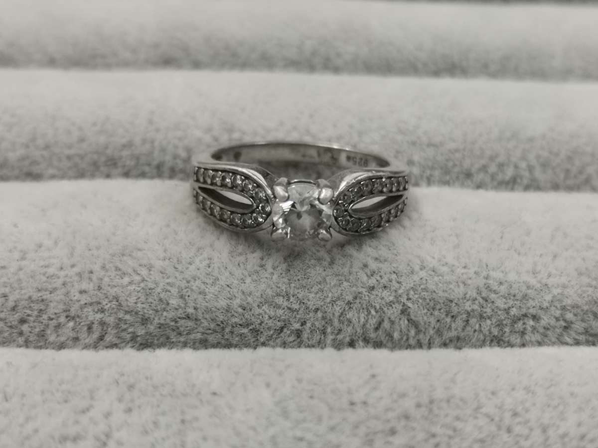 925Silver: Stunning Ring - Multiple CZ - Size N