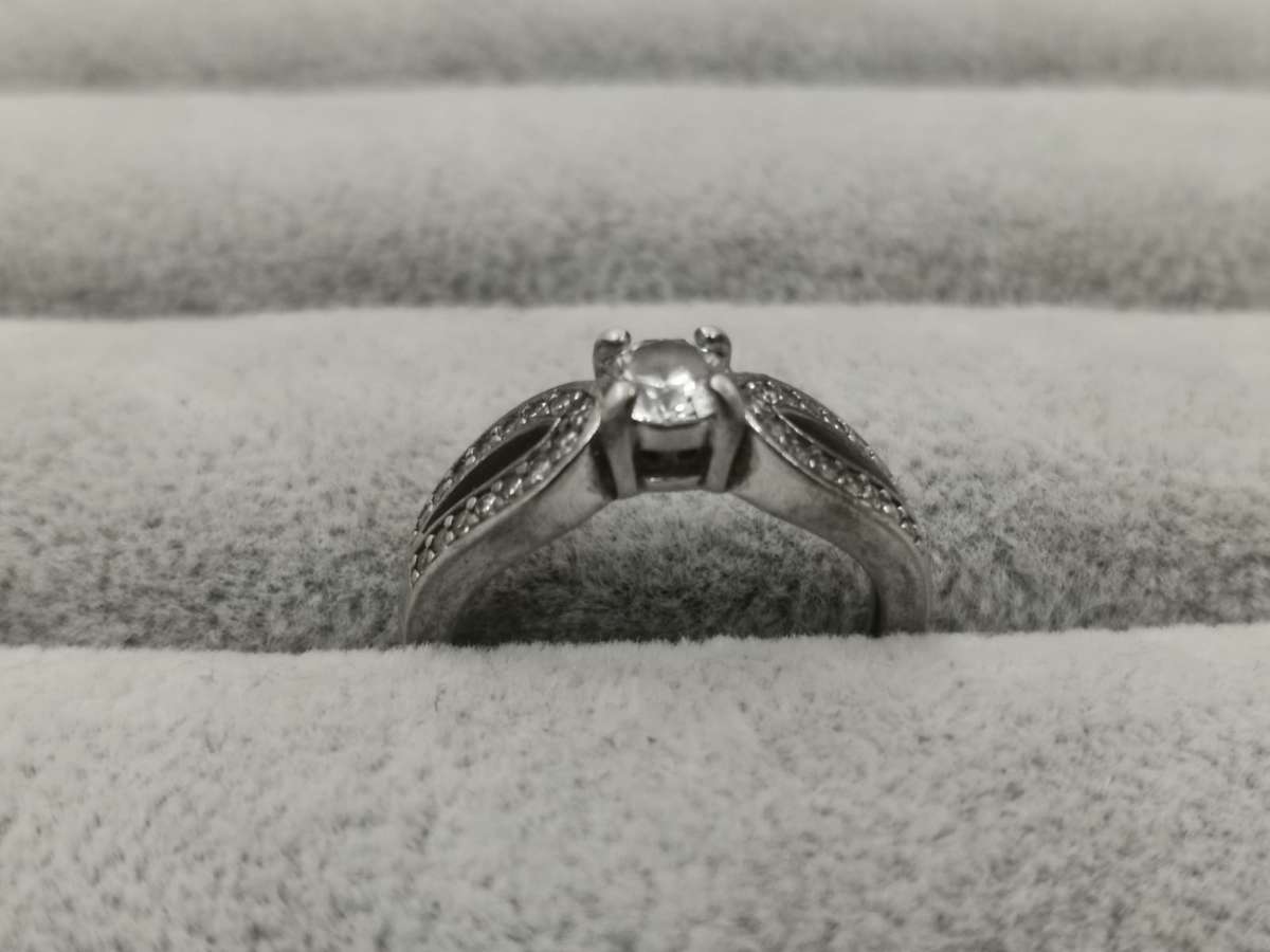 925Silver: Stunning Ring - Multiple CZ - Size N