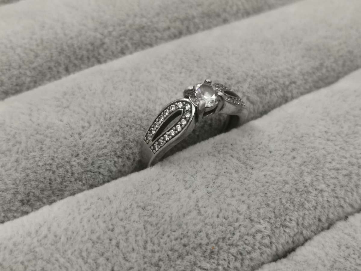 925Silver: Stunning Ring - Multiple CZ - Size N