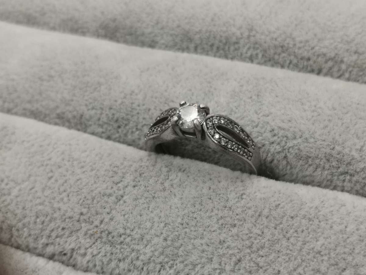 925Silver: Stunning Ring - Multiple CZ - Size N