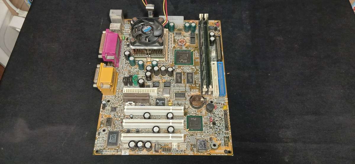 Gigabyte GA-6WMMC7 motherboard