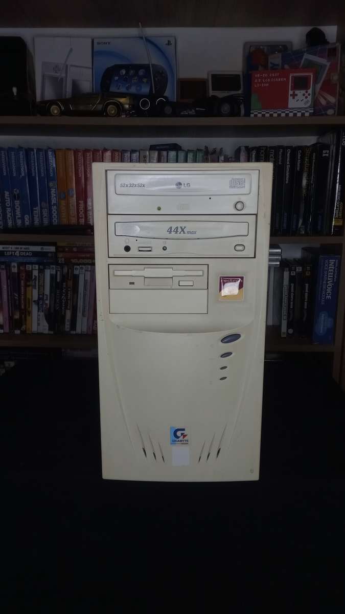 Intel Pentium 120MHz computer