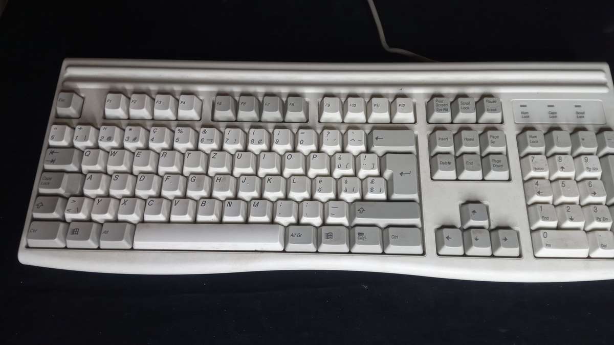 Mitsumi DIN-5 keyboard