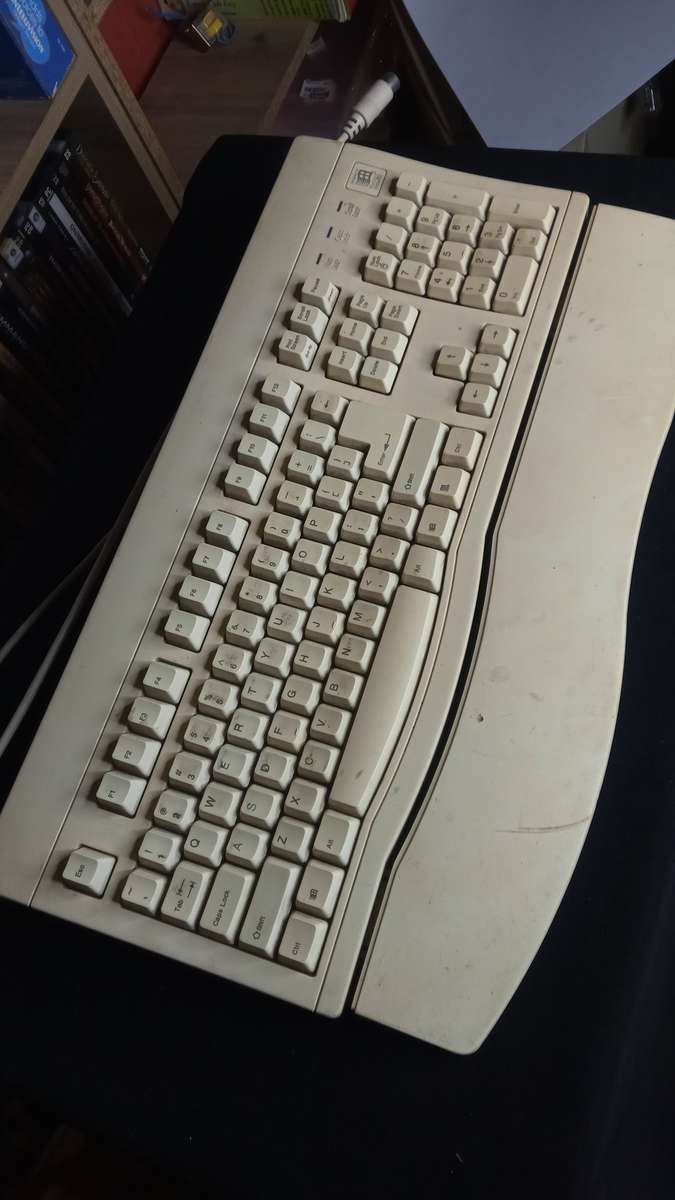 Rectron DIN-5 keyboard