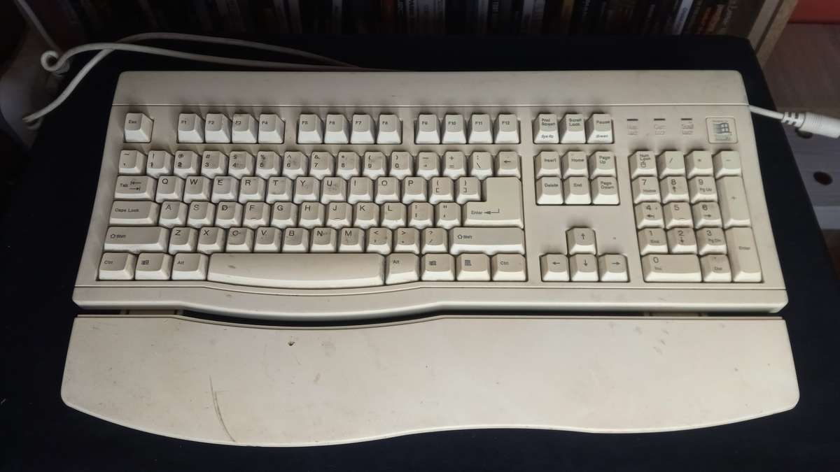 Rectron DIN-5 keyboard