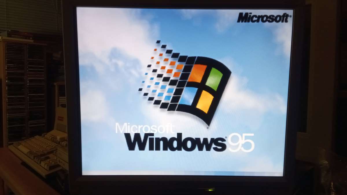 Intel Pentium P1 166MHz computer