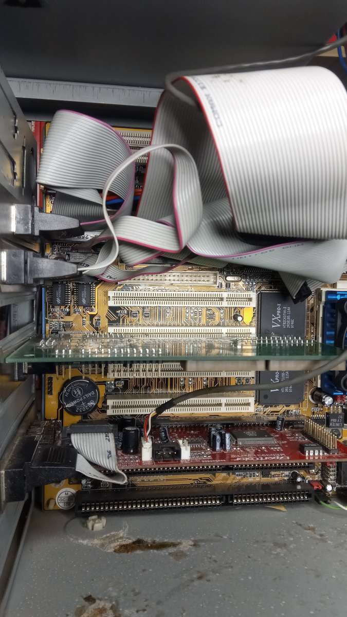 Intel Pentium P1 166MHz computer